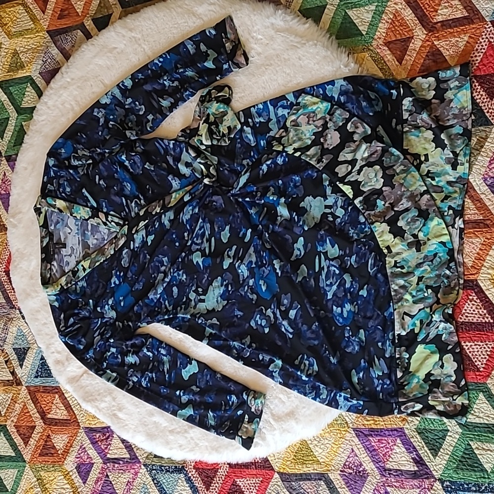 BCBG Max Azria Adele Blue Pretty Floral Knee Length Wrap Dress Large